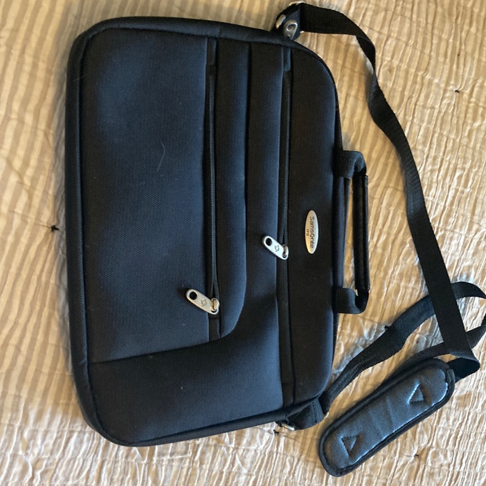 Samsonite black laptop bag.